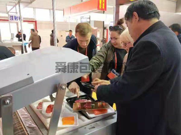 真空貼體包裝機(圖2) 真空貼體包裝機(圖2)